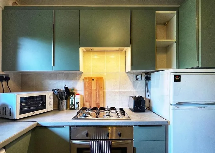 Tom Place In Mile End - 2 Double Beds, 1 Bunk Bed, Max 6, Spacious, Ideal For Families