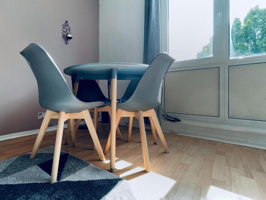 Appartamento Tom Place In Mile End - 2 Double Beds, 1 Bunk Bed, Max 6, Spacious, Ideal For Families Londra